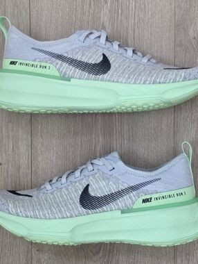 Nike ZoomX Invincible 3 Flyknit Running Shoes DR2660-009 Womens Sz 7.5 MSRP $180